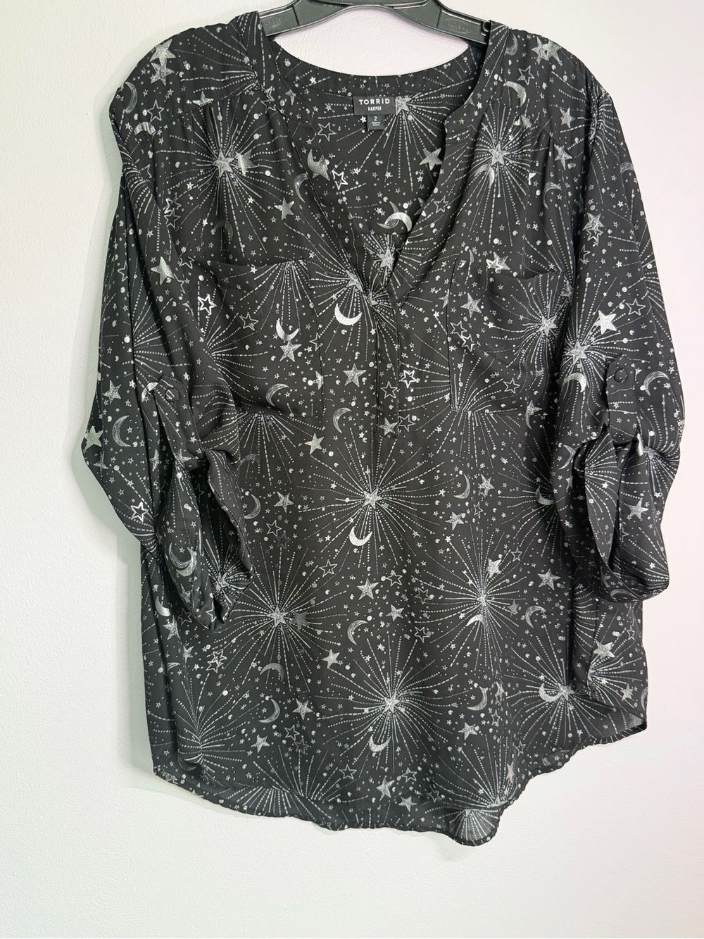 Torrid Harper Celestial Moon Stars Print Blouse Size 2 2X Black Silver
